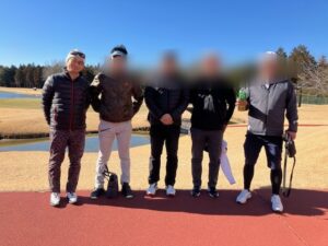 氷点下のゴルフラウンドと大学仲間との再会:笑顔あふれる1日